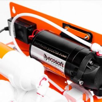 Фільтр зворотного осмосу Ecosoft Absolute з мінералізатором з помпою на станині